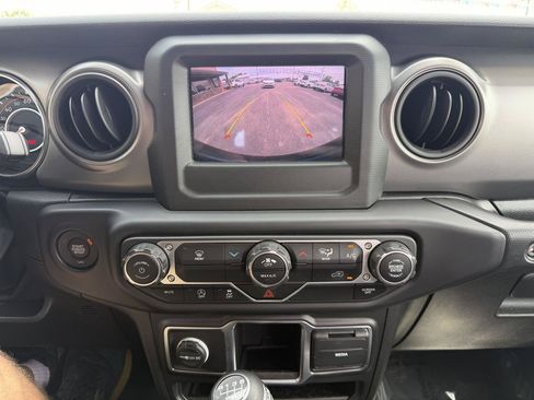 Used 2022 Jeep Wrangler Sport AWD/4WD image 25