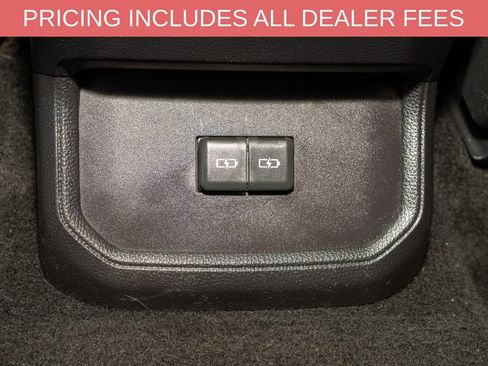 Used 2025 Toyota Highlander LE FWD image 8