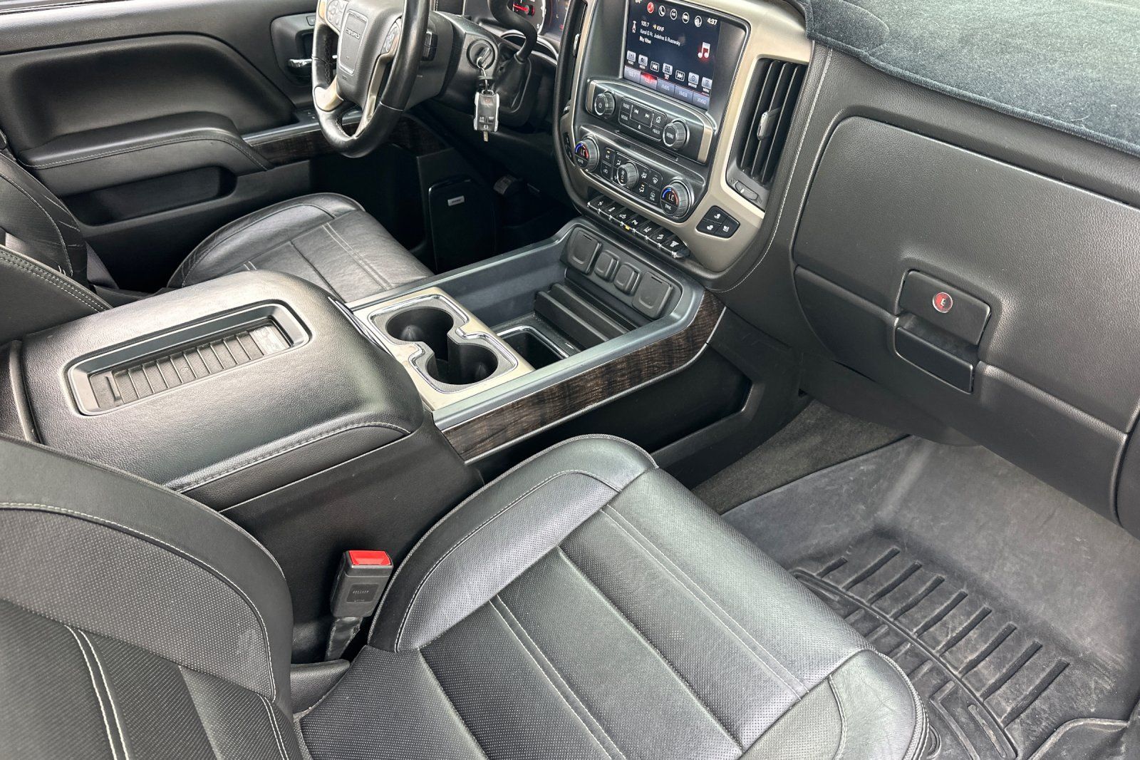 Used 2016 GMC Sierra 2500 Denali w/ Duramax Plus Package AWD/4WD image 18