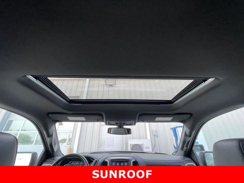 Certified 2020 GMC Sierra 1500 AT4 w/ AT4 Premium Package AWD/4WD image 24