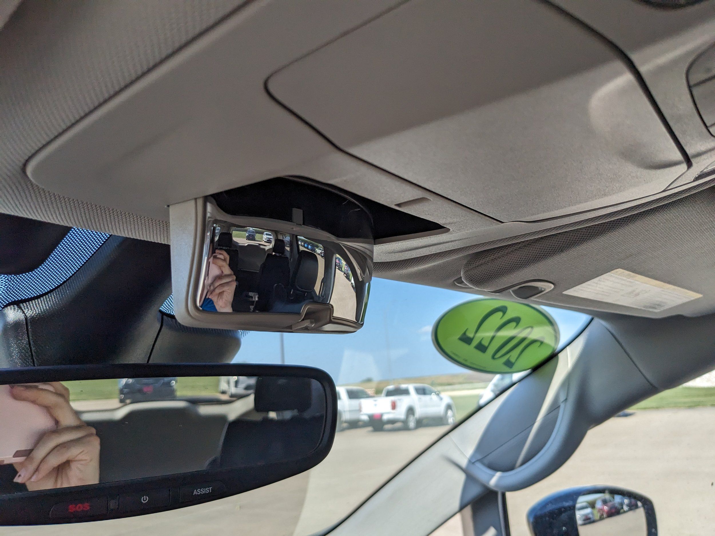 Used 2022 Chrysler Pacifica Touring-L w/ Uconnect Theater Family Group AWD/4WD image 18