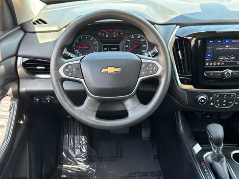 Used 2021 Chevrolet Traverse LS FWD image 17