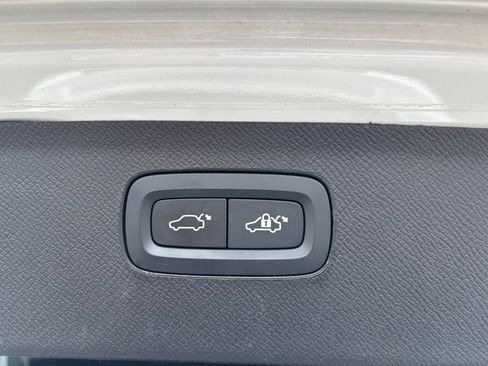 Certified 2024 Volvo XC90 B6 Ultimate w/ Protection Package Premier image 23