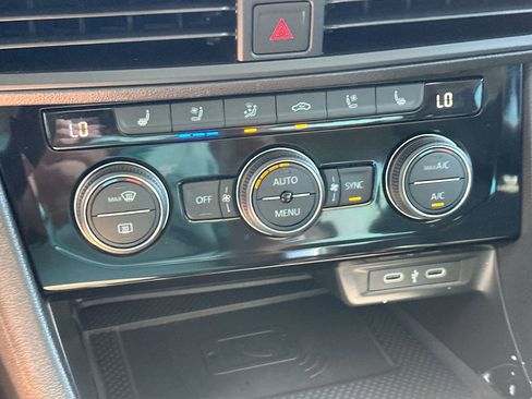 Used 2024 Volkswagen Jetta SEL image 19