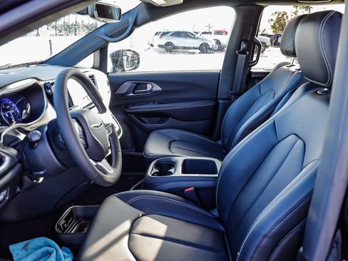 New 2026 Chrysler Pacifica Select image 20