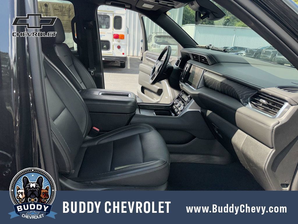 Used 2023 GMC Yukon XL Denali AWD/4WD image 31