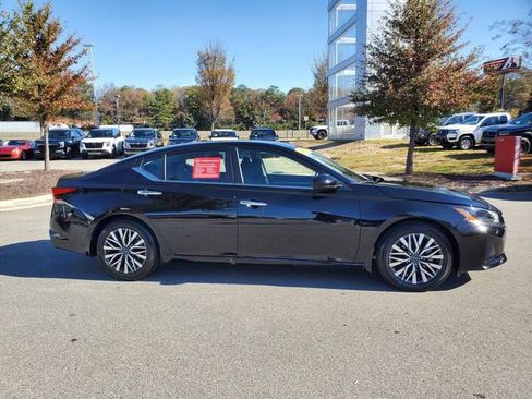 Certified 2023 Nissan Altima 2.5 SV image 3