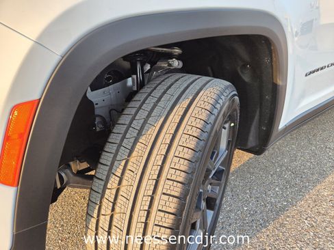 New 2025 Jeep Grand Cherokee Limited image 10