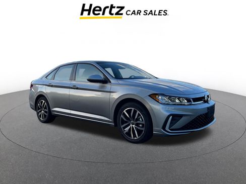 Used 2025 Volkswagen Jetta SE image 1