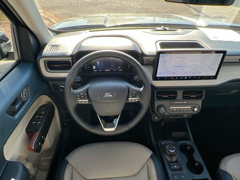 Used 2025 Ford Maverick Lariat image 12