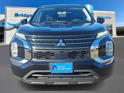 Used 2022 Mitsubishi Outlander ES image 2