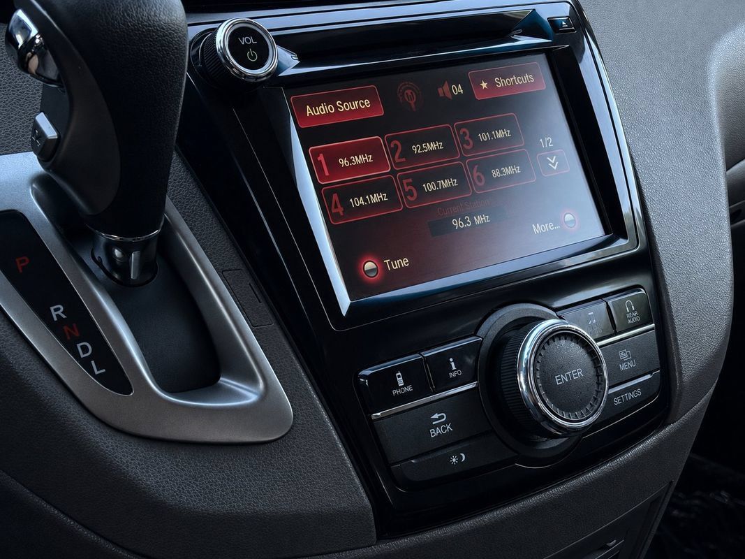 Used 2017 Honda Odyssey SE image 17