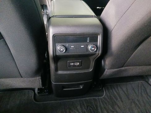 Used 2023 GMC Acadia SLE image 22