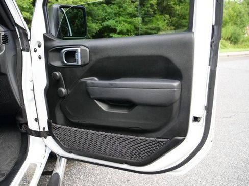 Used 2022 Jeep Wrangler Sport image 35