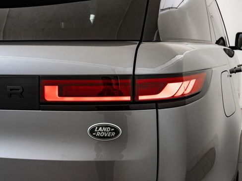 Used 2023 Land Rover Range Rover Sport SE AWD/4WD image 9