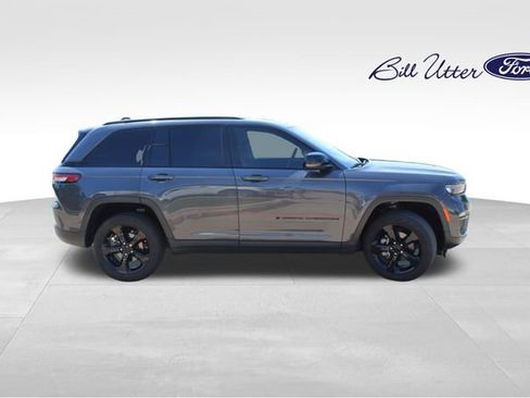 Used 2023 Jeep Grand Cherokee Limited w/ Black Appearance Package RWD image 4