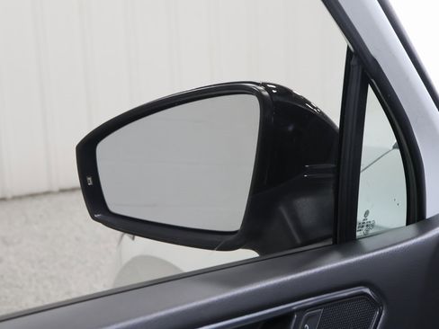 Used 2022 Volkswagen Tiguan SE R-Line image 23