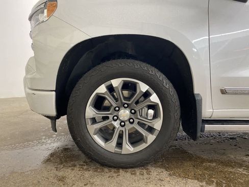 Used 2023 Chevrolet Silverado 1500 High Country w/ Technology Package image 11