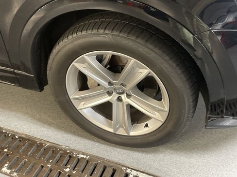 Used 2019 Audi Q8 Premium w/ Convenience Package image 6