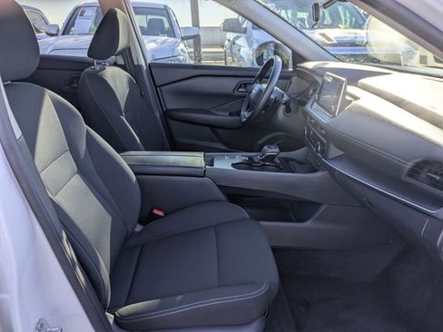 Used 2025 Nissan Rogue S image 31