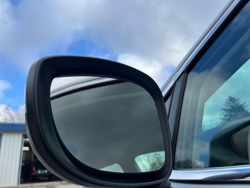 Used 2023 Chrysler Voyager LX image 12