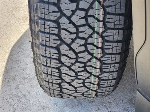 Used 2021 GMC Sierra 1500 SLT w/ SLT Convenience Package image 11