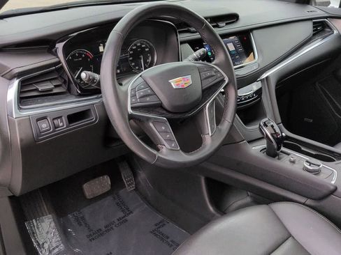 Used 2023 Cadillac XT5 Premium Luxury AWD/4WD image 2