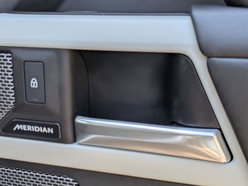 Used 2023 Land Rover Defender 90 S image 33