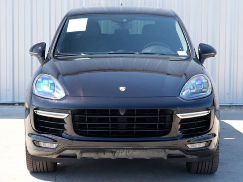 Used 2017 Porsche Cayenne Turbo image 46