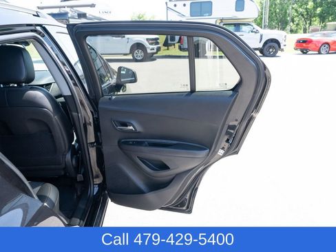 Used 2020 Chevrolet Trax LT w/ LT Convenience Package AWD/4WD image 15