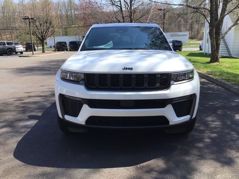 New 2026 Jeep Grand Cherokee Limited w/ Limited Altitude Package AWD/4WD image 2