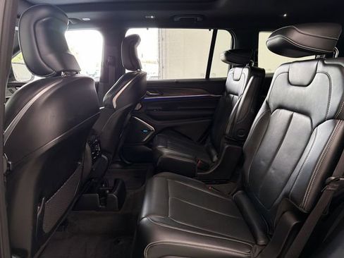 Used 2021 Jeep Grand Cherokee L Overland w/ Luxury Tech Group IV AWD/4WD image 19