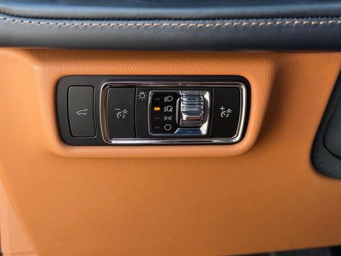 Used 2025 Lincoln Aviator Black Label w/ Jet Appearance Package AWD/4WD image 32