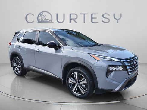 Certified 2024 Nissan Rogue SL w/ SL Premium Package FWD image 9