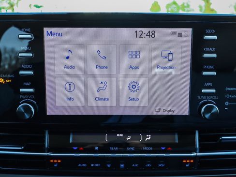 Used 2023 Toyota Sienna XLE image 9