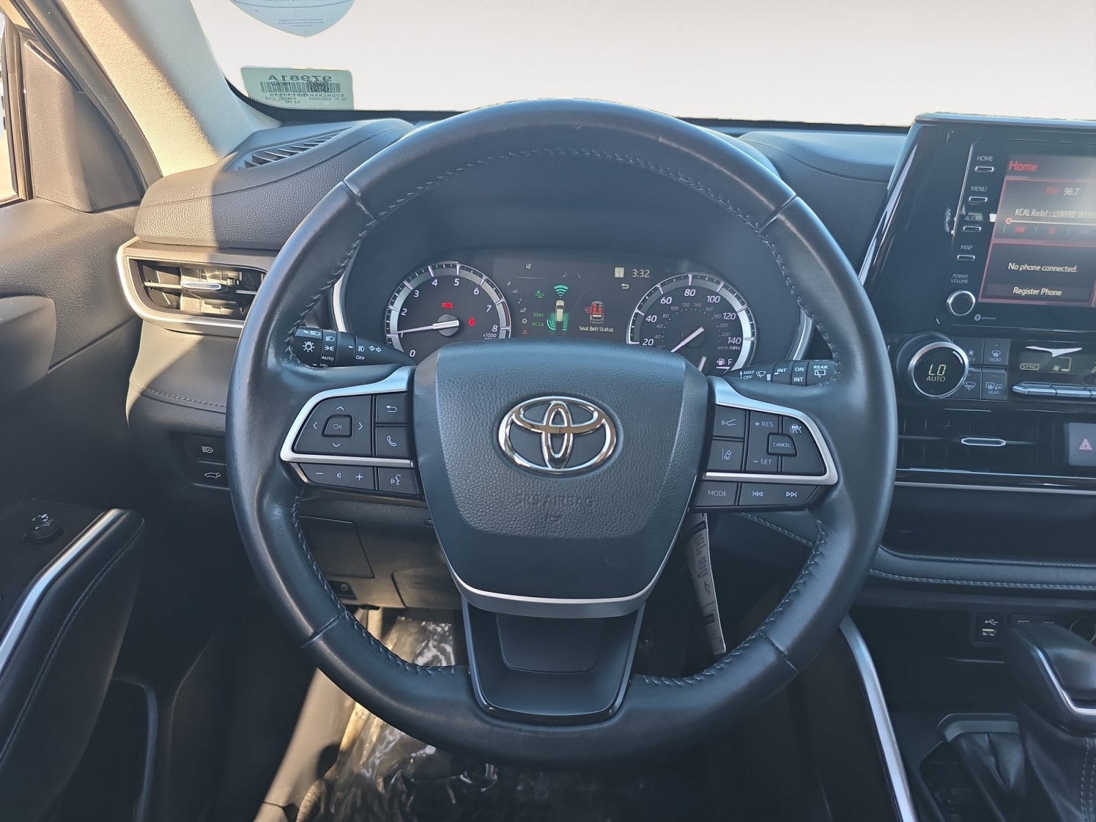 Used 2022 Toyota Highlander XLE FWD image 12