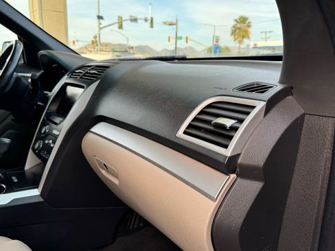 Used 2013 Ford Explorer XLT image 18
