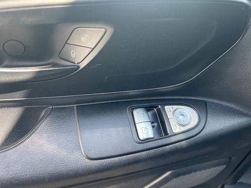 Used 2020 Mercedes-Benz Metris image 16