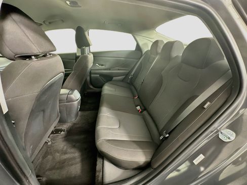 Used 2025 Hyundai Elantra SE FWD image 26