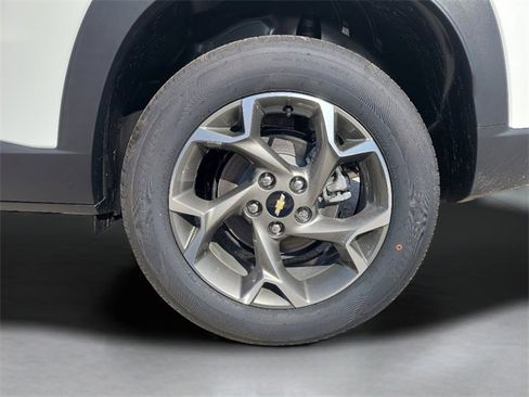 New 2026 Chevrolet Trax LT w/ Driver Confidence Package image 11