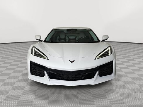 Used 2025 Chevrolet Corvette Z06 RWD image 3