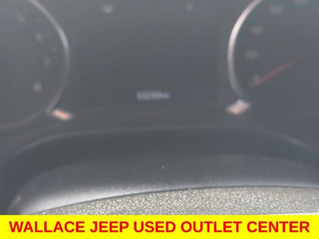 Used 2023 GMC Acadia SLT w/ Elevation Edition FWD image 5