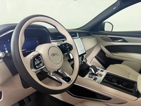 Certified 2026 Jaguar F-PACE R-Dynamic S AWD/4WD image 8