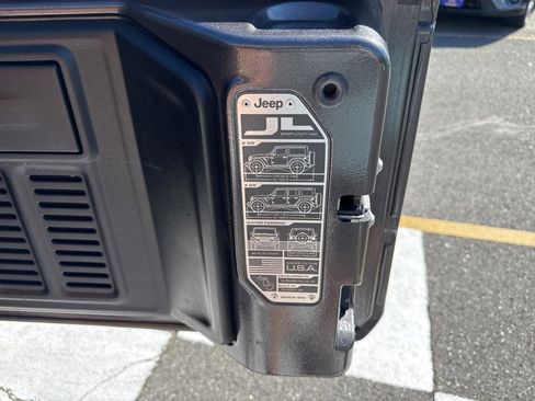 Used 2018 Jeep Wrangler Unlimited Sport S image 42