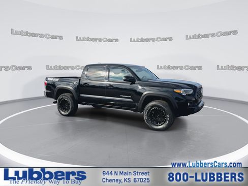 Used 2023 Toyota Tacoma TRD Off-Road image 2