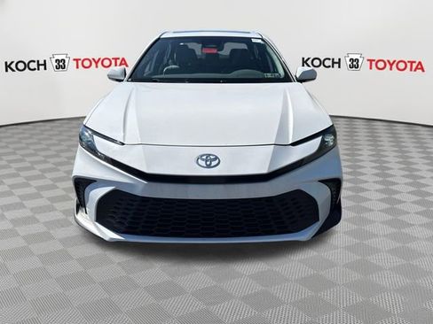 Used 2025 Toyota Camry SE w/ Convenience Package FWD image 2