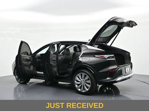 Used 2025 Buick Envista Avenir FWD image 23