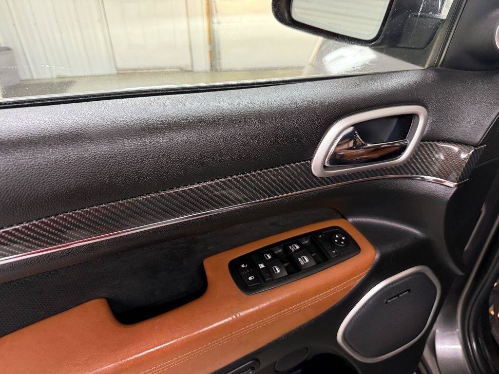 Used 2015 Jeep Grand Cherokee SRT AWD/4WD image 25