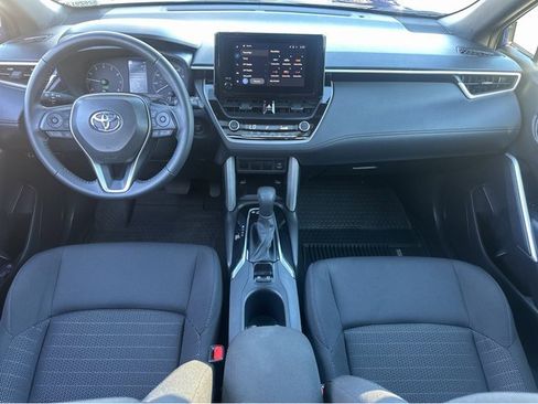 Used 2024 Toyota Corolla Cross SE image 7