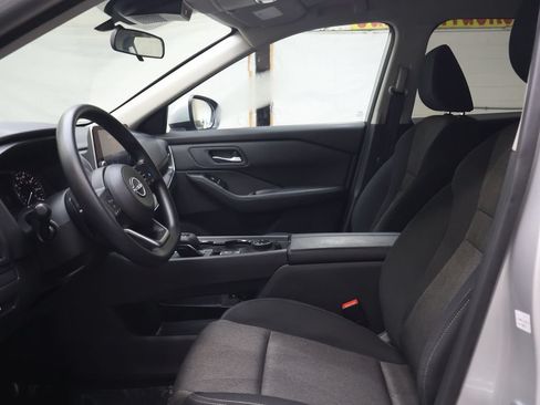 Used 2024 Nissan Rogue SV AWD/4WD image 16